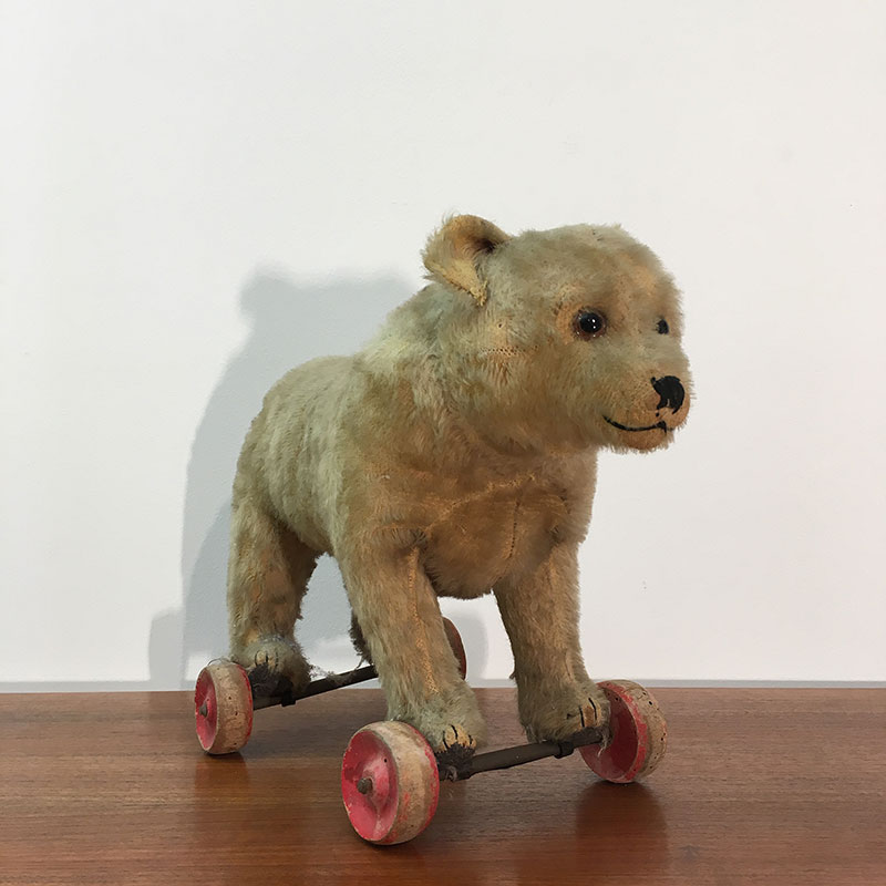 Antique Teddy bear on wood wheels – Design Lover